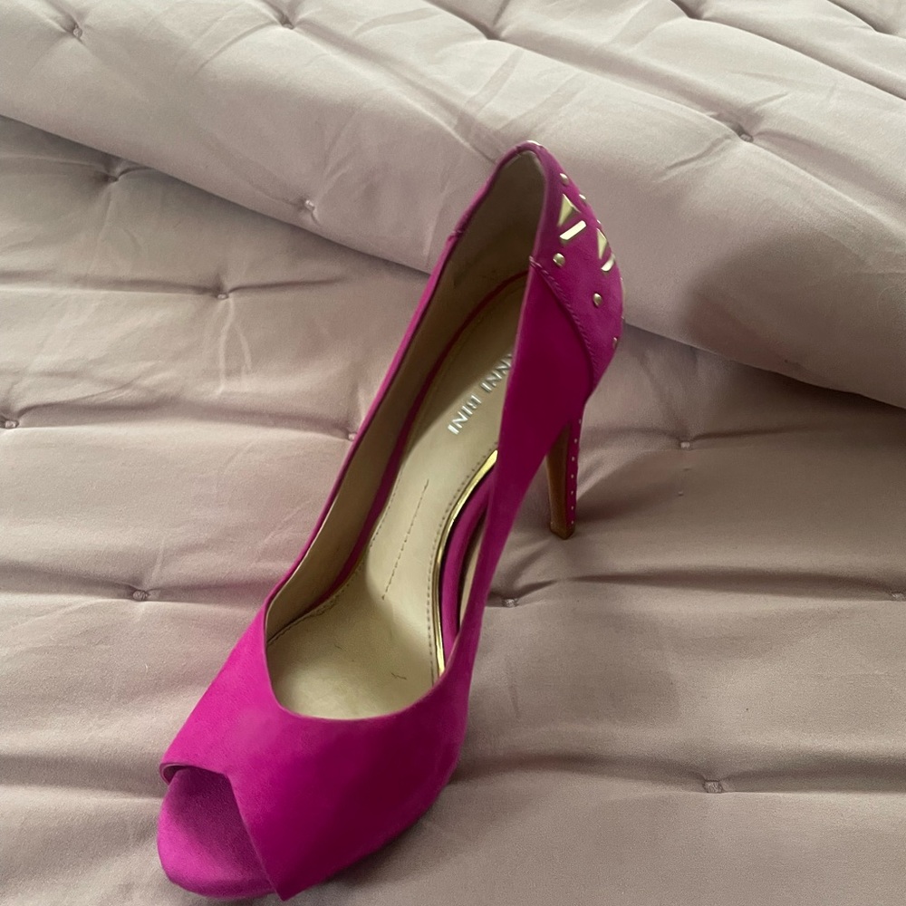 Hot pink 3.5” high heels - size 8.5